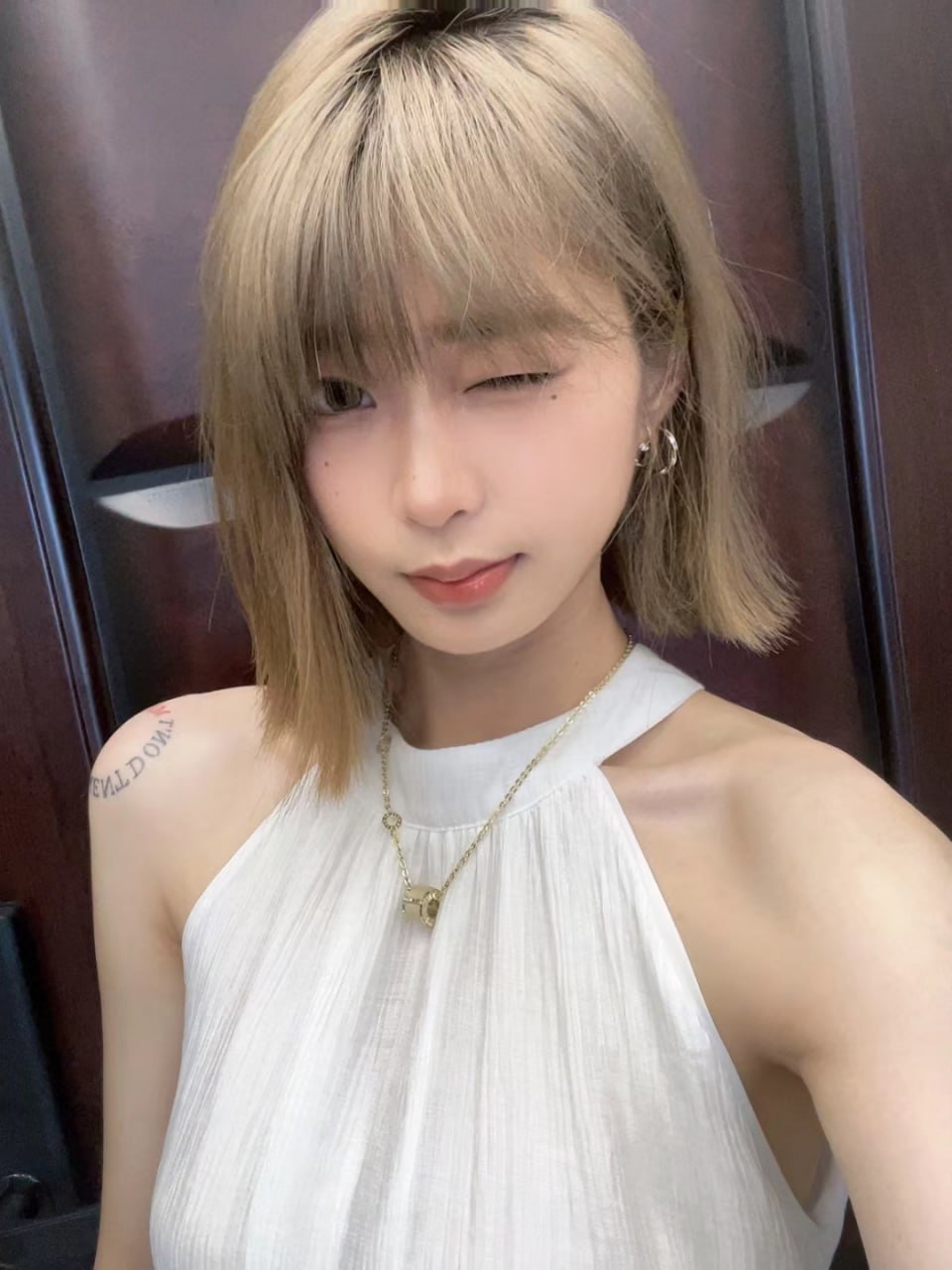 图片[8]-抖音短发高颜值玉足博主公主电闪[680P25V]