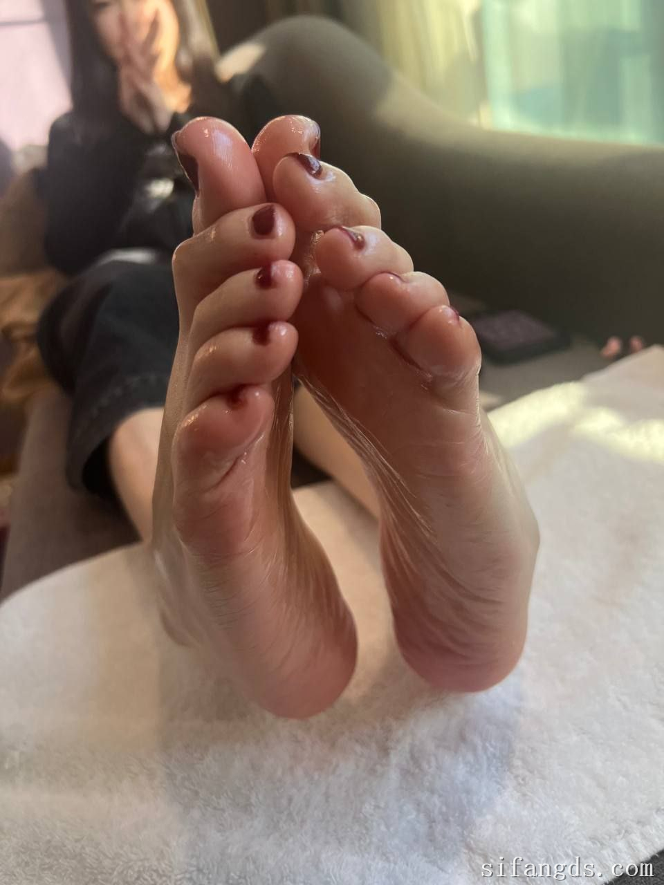 图片[2]-【onn影像】笑容很灿烂脚巨反差的女孩，脚趾很骨感细长，肤况白嫩健康脚底很反差皱摺密集纹路很深[49P5V]-尤妹社