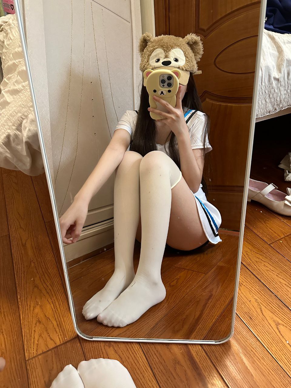 图片[4]-可爱玉足萝莉系妹子私下却是个爱竖中指的反差女s[75P5V]-尤妹社