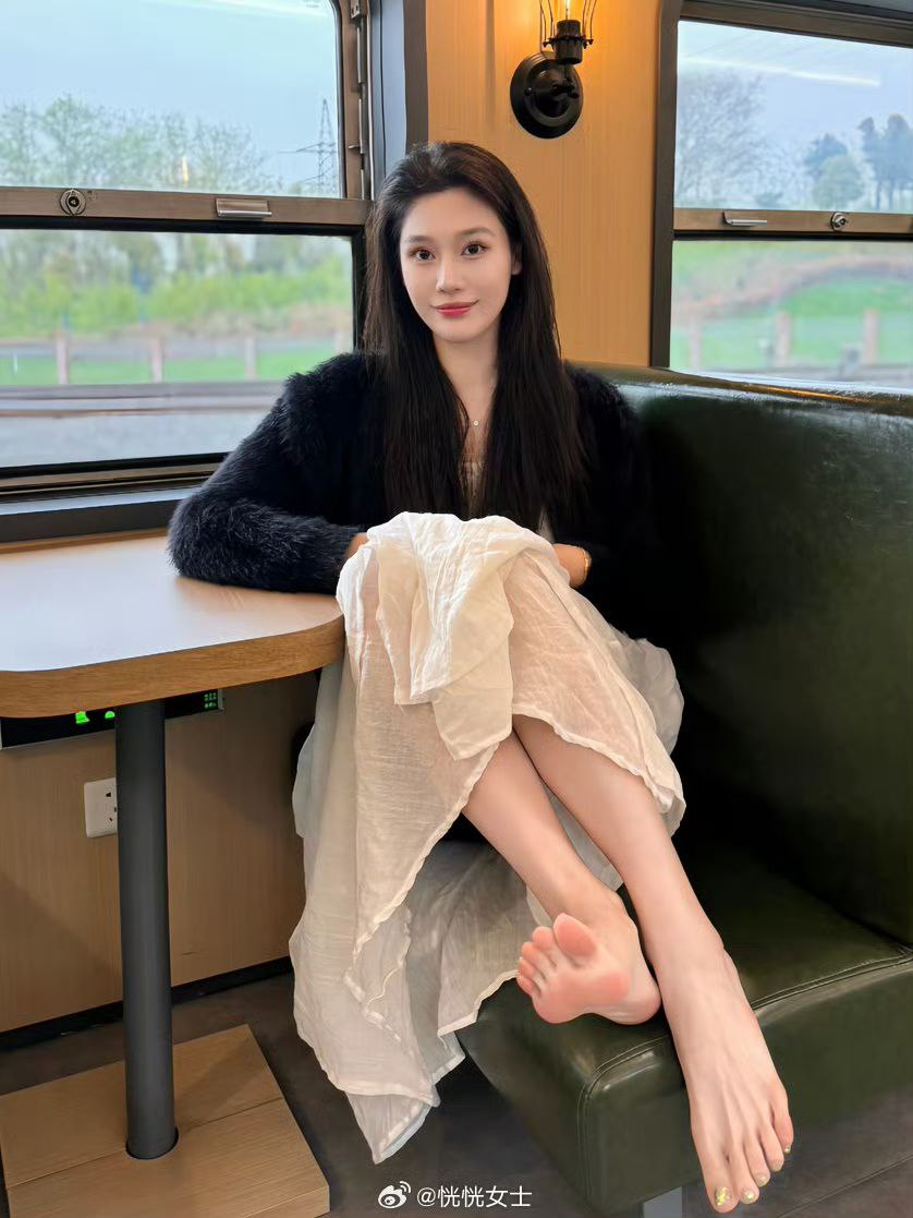 图片[8]-抖音微博名媛玉足博主恍恍女士定制作品[93P29V]-尤妹社