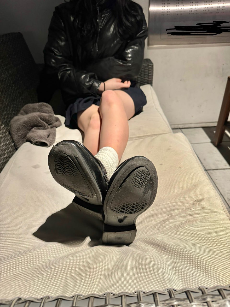 图片[3]-【日本原创】JK裙平底鞋和气味强烈的白袜脚-尤妹社