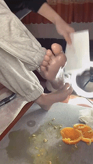 图片[2]-【主播定制】800元定制高颜值女主播大尺度秀脚食物踩踏[30V]-尤妹社