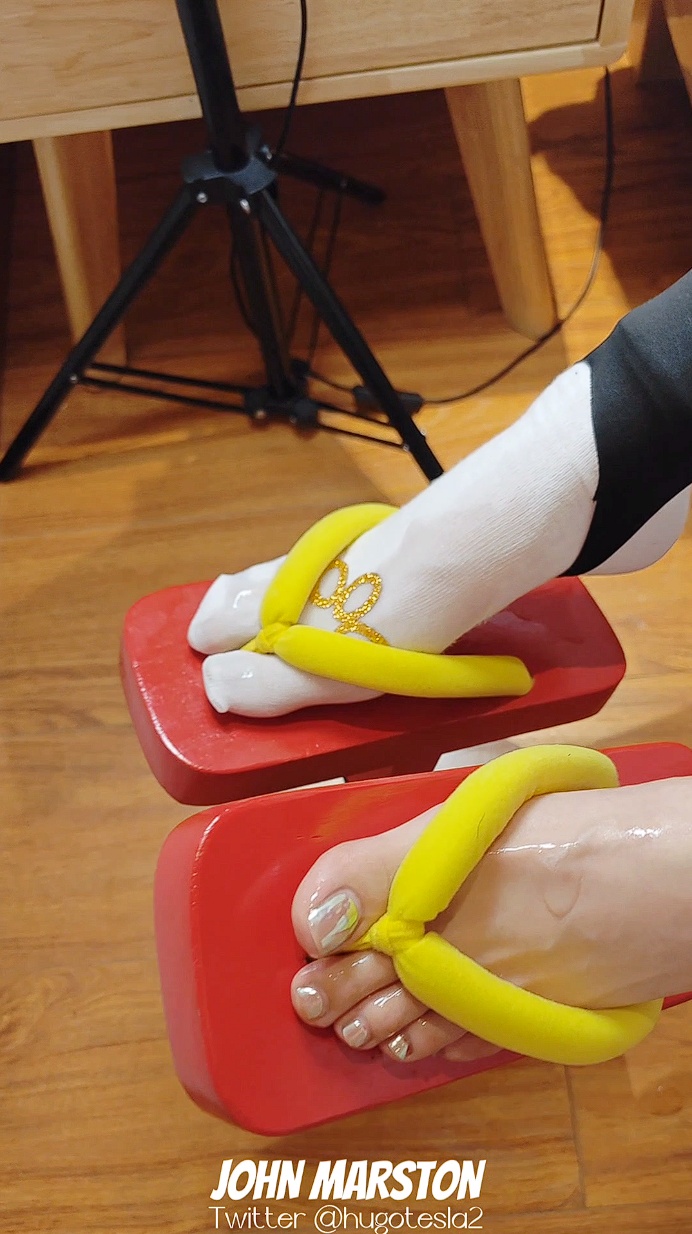 图片[11]-顶级骚脚足控福利Coser少女JohnMarston的原味丝袜船袜[111V]-尤妹社