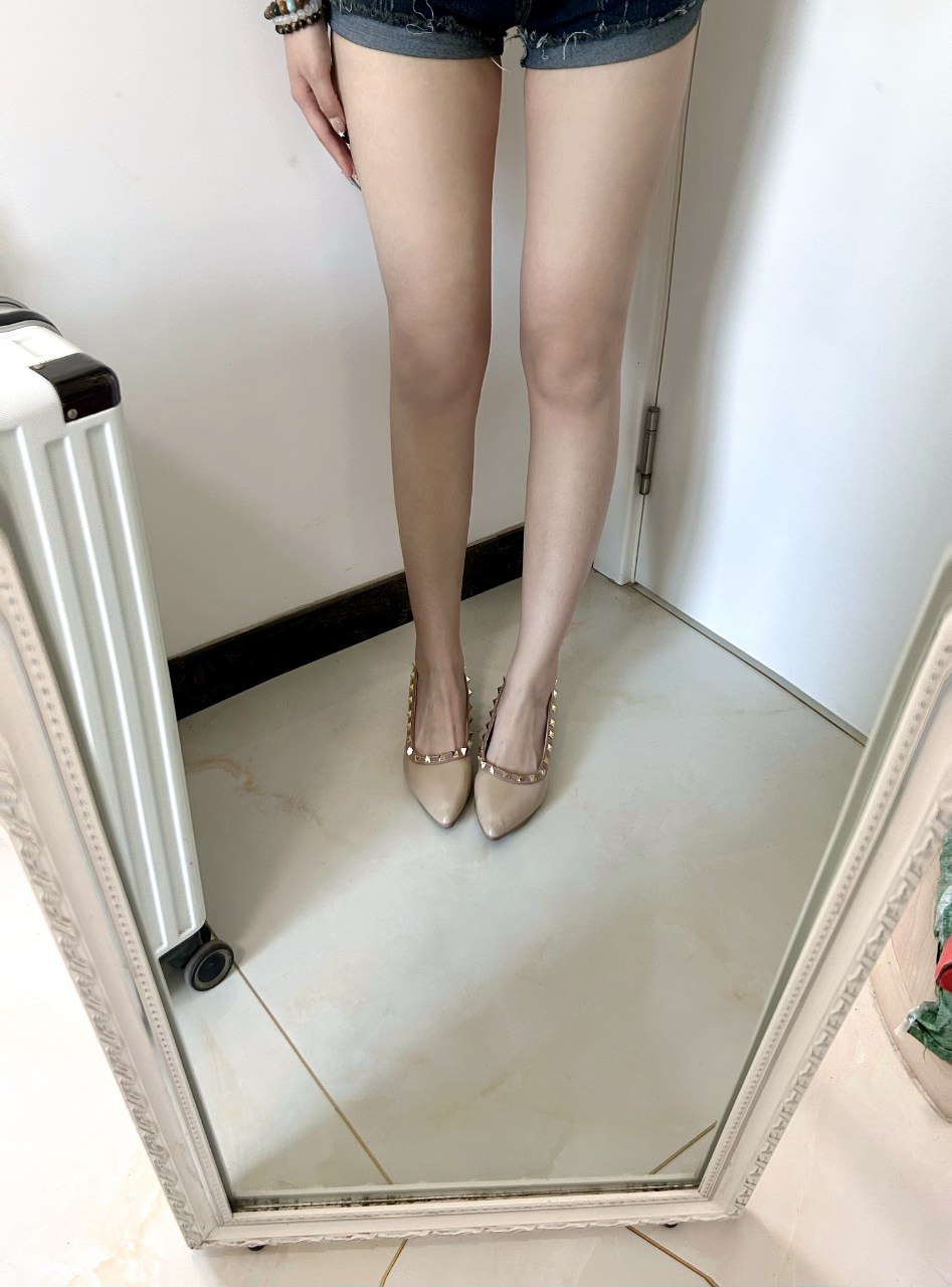 图片[13]-闲鱼购买二手华伦天奴平底鞋套路妹子上脚拍摄[4V]-尤妹社