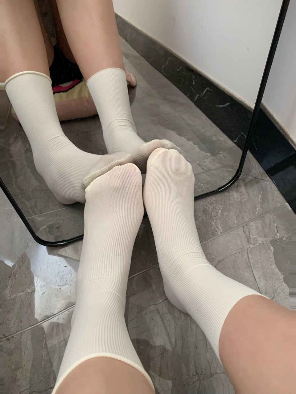 图片[14]-闲鱼购买二手华伦天奴平底鞋套路妹子上脚拍摄[4V]-尤妹社