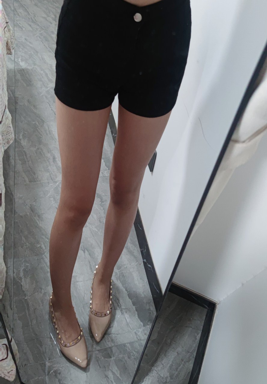 图片[6]-闲鱼购买二手华伦天奴平底鞋套路妹子上脚拍摄[4V]-尤妹社