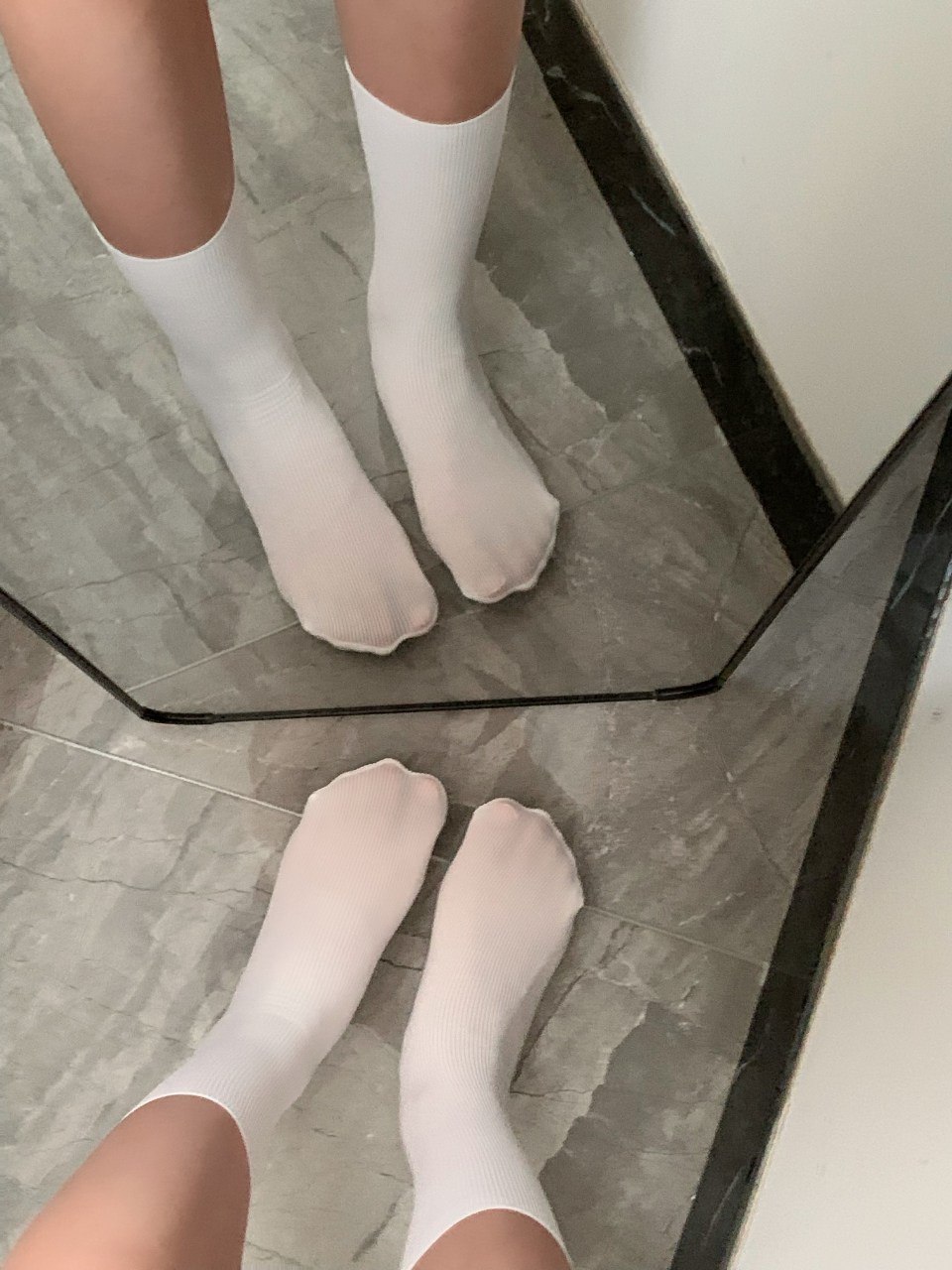 图片[8]-闲鱼购买二手华伦天奴平底鞋套路妹子上脚拍摄[4V]-尤妹社