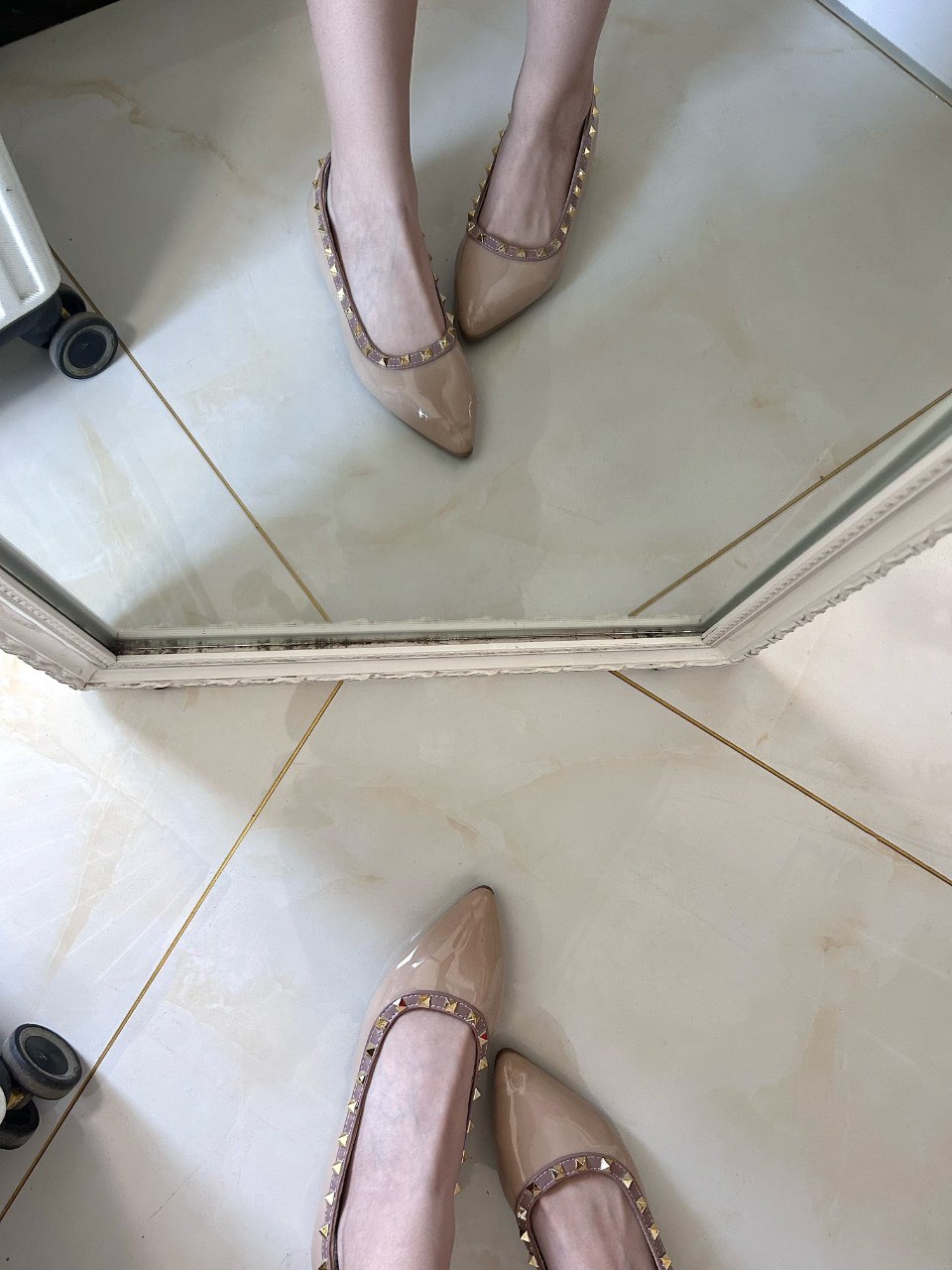 图片[10]-闲鱼购买二手华伦天奴平底鞋套路妹子上脚拍摄[4V]-尤妹社