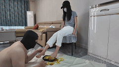 图片[3]-与精神小妹的那些年 被美少女户外羞辱食物踩踏[4V]-尤妹社