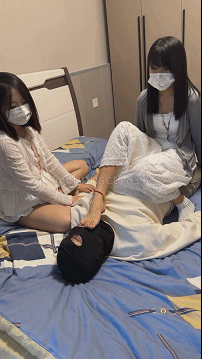 图片[9]-【重磅】与精神小妹的那些年 最新VIP精选 坐脸 舔足 多人踩踏[6V]-尤妹社