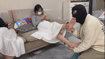 图片[3]-【重磅】与精神小妹的那些年 最新VIP精选 坐脸 舔足 多人踩踏[6V]-尤妹社