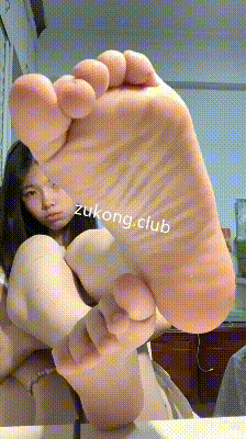 图片[2]-素人定制清纯学生妹子嘟嘴脚脸同框展示美脚[10V]-尤妹社