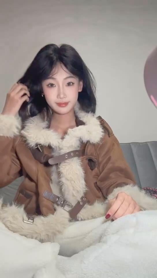 图片[2]-原创高颜值素人女大宿舍内大尺度秀足[12V]-尤妹社