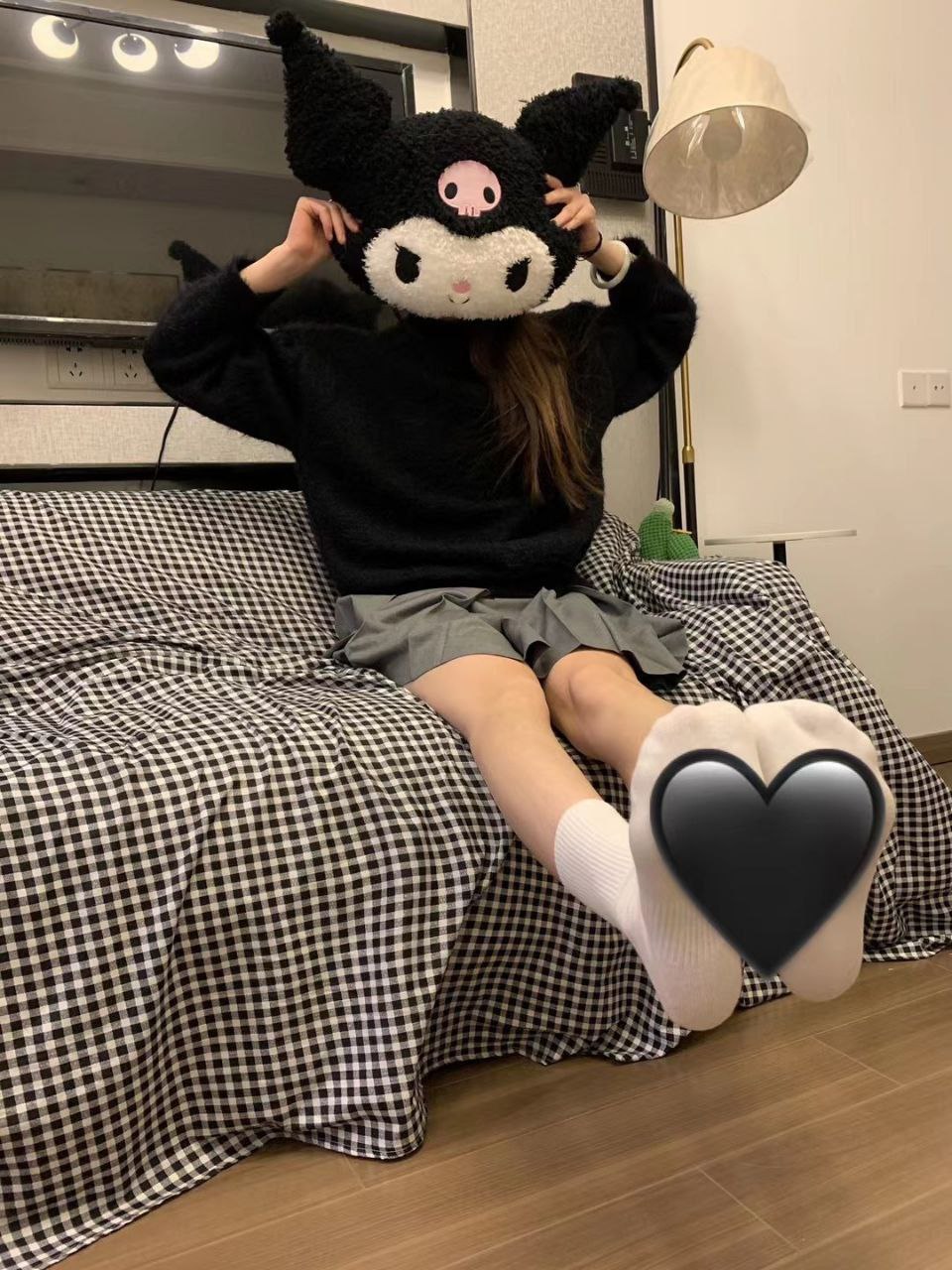 图片[7]-高颜值御姐博主重金定制黑丝美脚特写，极品黑丝挑鞋极致诱惑，脱白袜展示白嫩足底！[29P4V]-尤妹社