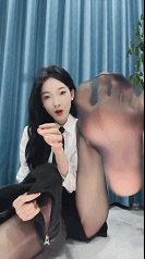 图片[4]-千千美腿女神玉足榨j口水调教踩踏跳舞户外遛奴[8V]-尤妹社