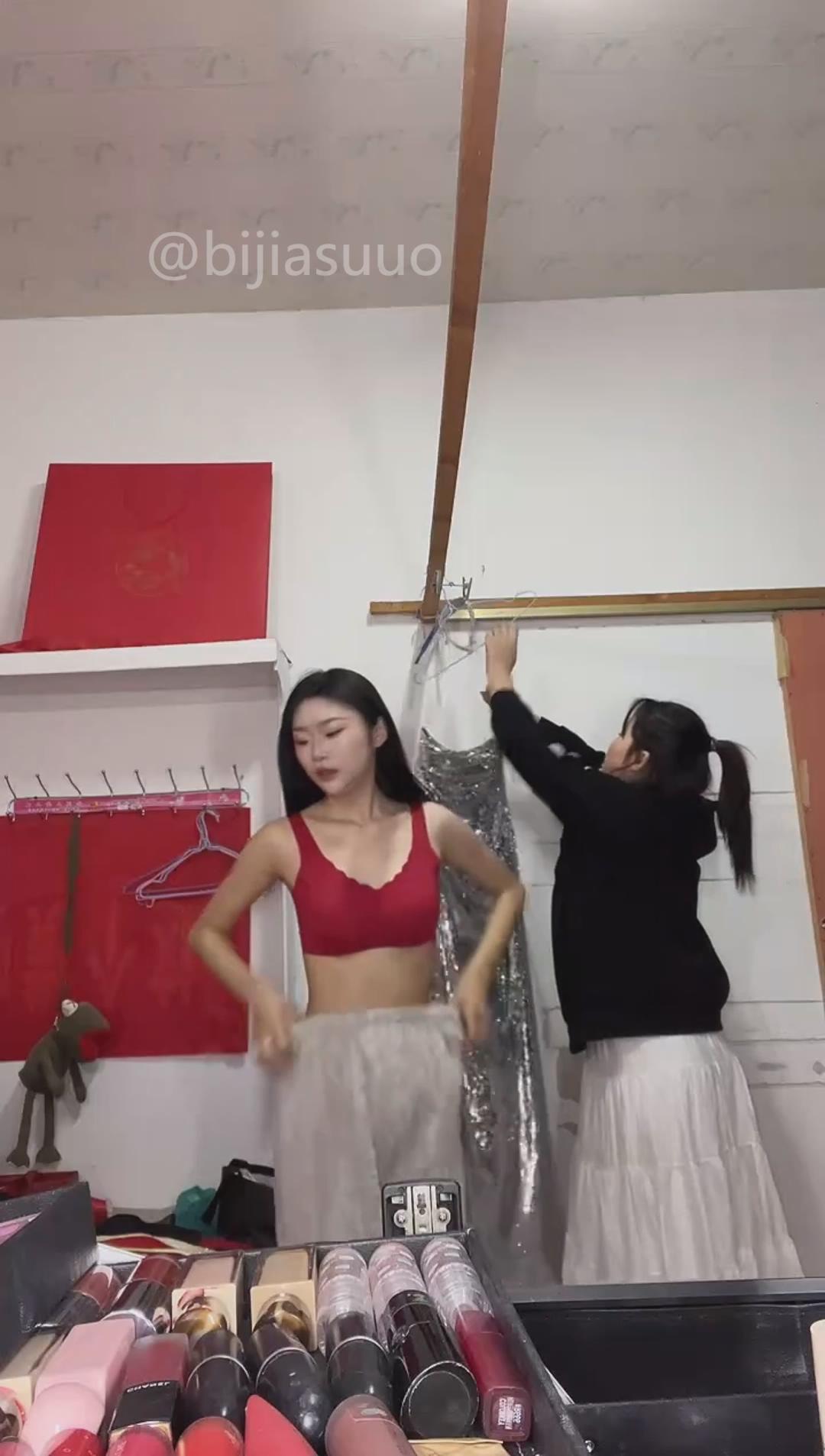 图片[6]-抖音新娘化妆间 婚房 写真 直播走光露点合集8.7G-尤妹社