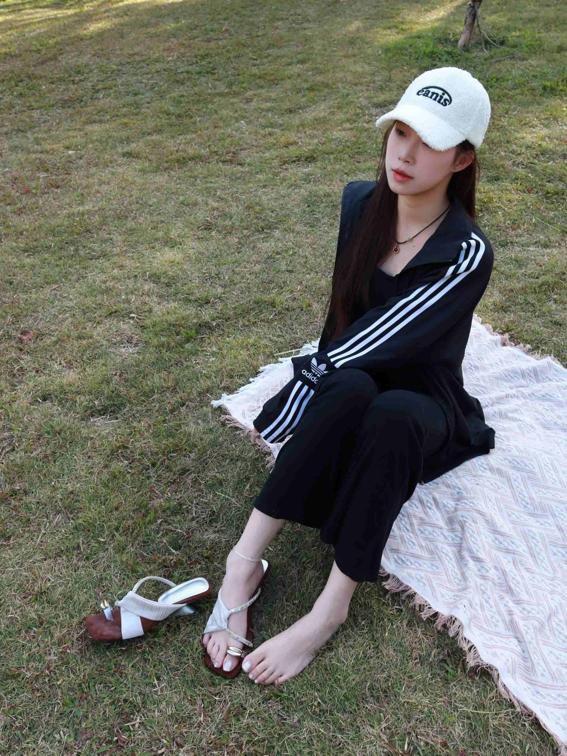 图片[19]-个人摄影师系列多位高颜值素人小姐姐户外美脚摄影含拍摄花絮和成片[168.4G]-尤妹社